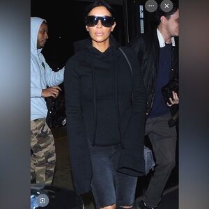 Black cropped pullover